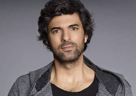 Engin Akyürek : âge, taille, fortune, carrière, couple et biographie complète