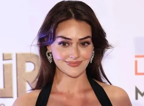 Esra Bilgiç : âge, taille, fortune, carrière, couple et biographie