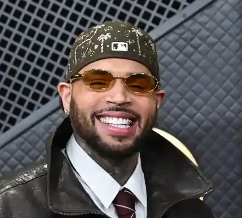 Chris Brown : âge, taille, fortune, carrière, couple, enfants et récompenses